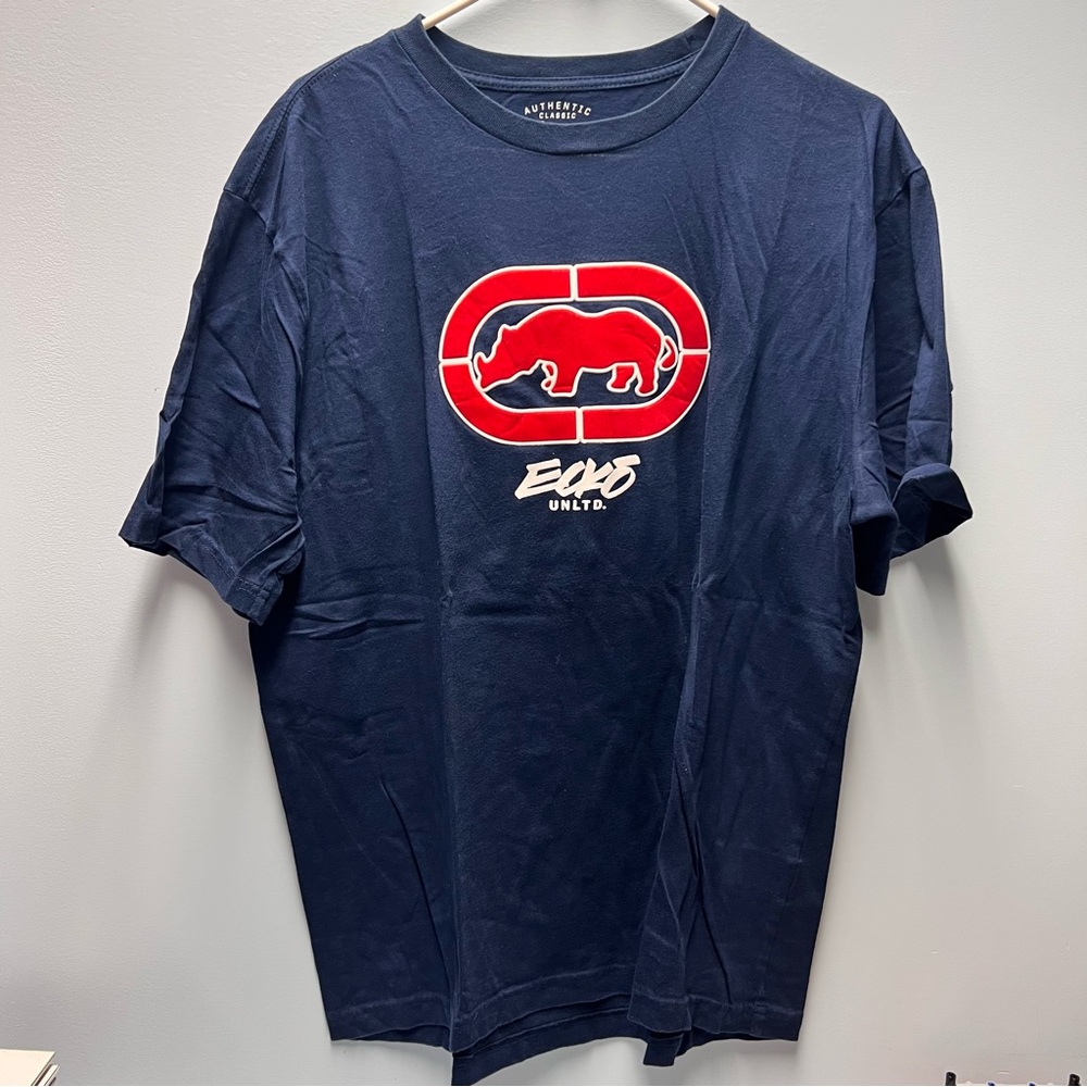 $7🚨CLEAROUT🚨Ecko Unlimited Dark Blue T-Shirt with Red Graphic - Picture 1 of 3